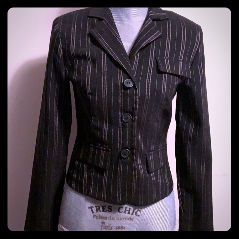 🦄 2 for 15🌺 CUTE Black with pink and silver pinstriped blazer
